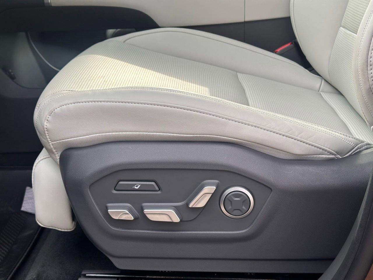 Used 2025 Hyundai Santa Fe Calligraphy image 30