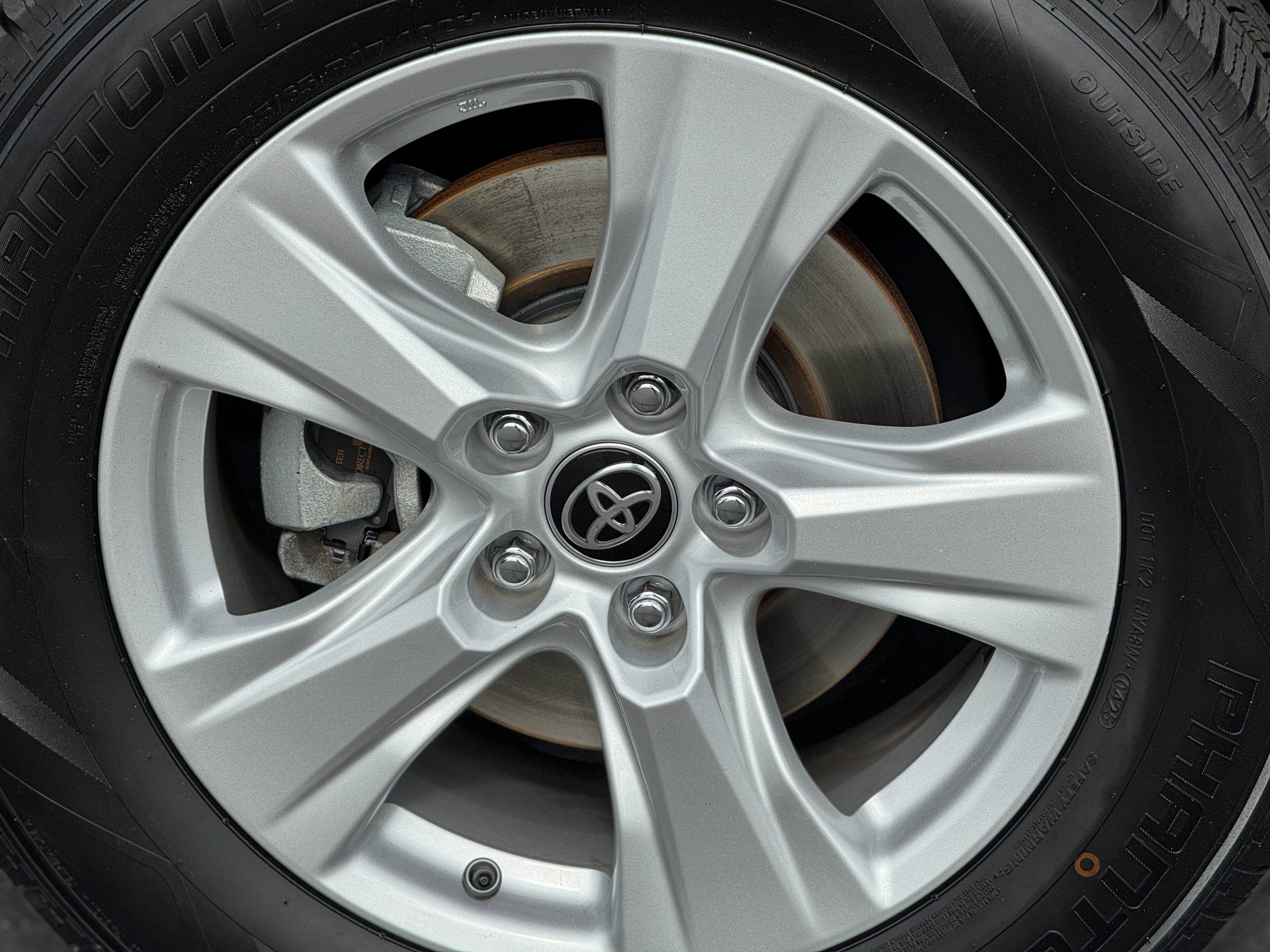 Used 2021 Toyota RAV4 XLE image 9