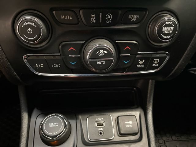 Used 2019 Jeep Cherokee Latitude Plus image 31