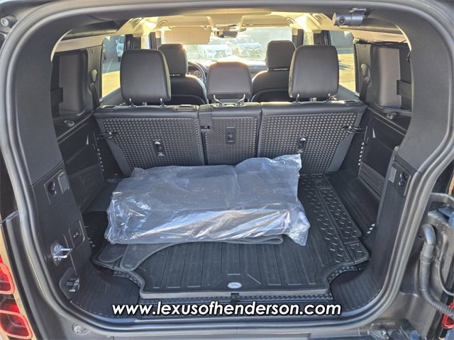 Used 2023 Land Rover Defender 110 SE image 15