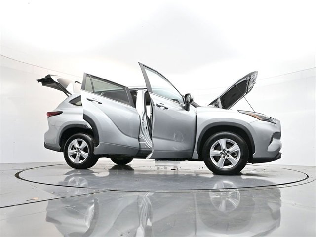 Used 2024 Toyota Highlander LE image 38