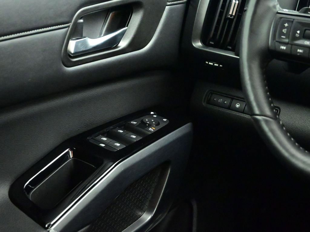 Used 2024 Nissan Pathfinder SL image 41