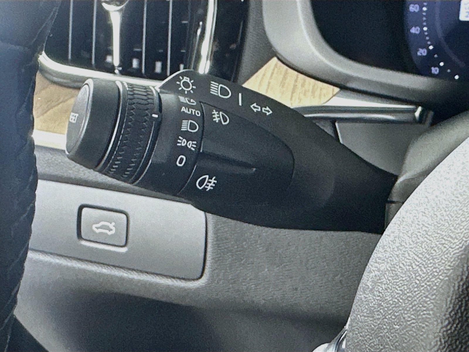 New 2027 Volvo XC60 B5 Plus AWD/4WD image 20