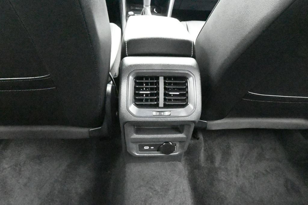 Used 2024 Volkswagen Tiguan SE FWD image 37