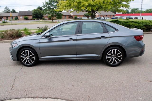 Used 2026 Volkswagen Jetta SE FWD image 9