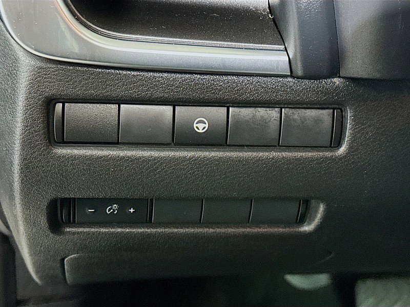 Used 2023 Nissan Rogue SV image 10