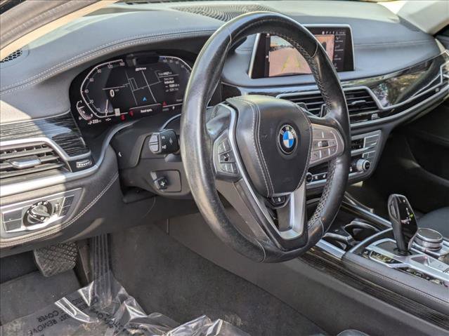 Used 2020 BMW 745e xDrive image 9