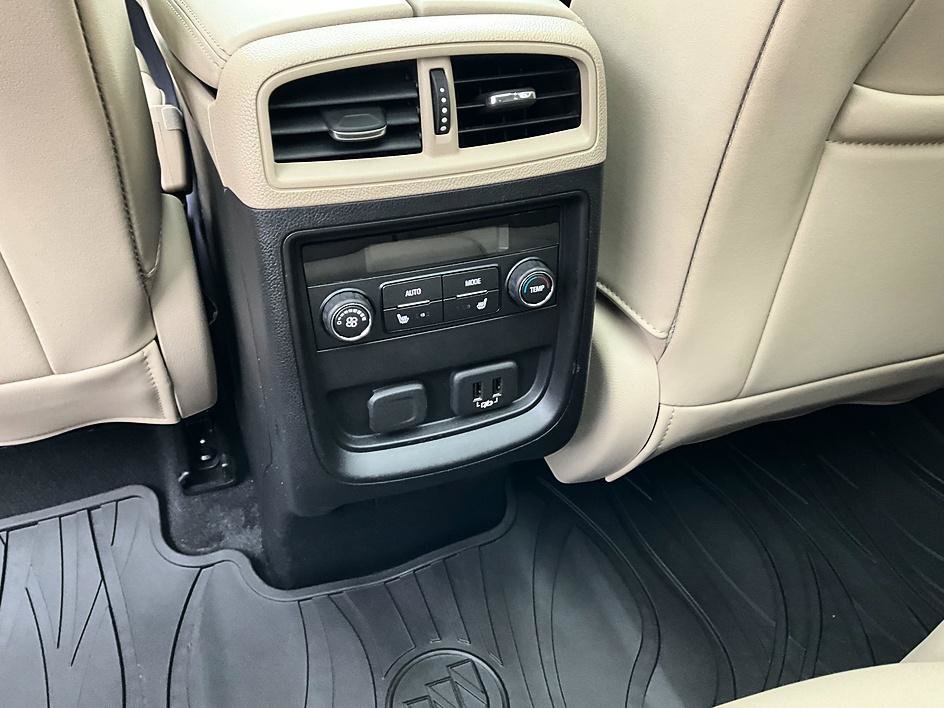 Used 2019 Buick Envision Premium AWD/4WD image 31