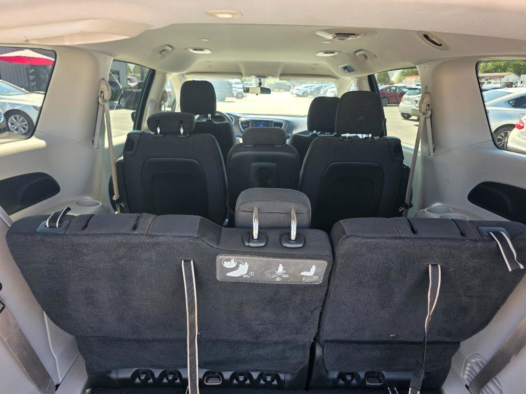 Used 2018 Chrysler Pacifica LX w/ Tire & Wheel Group FWD image 9