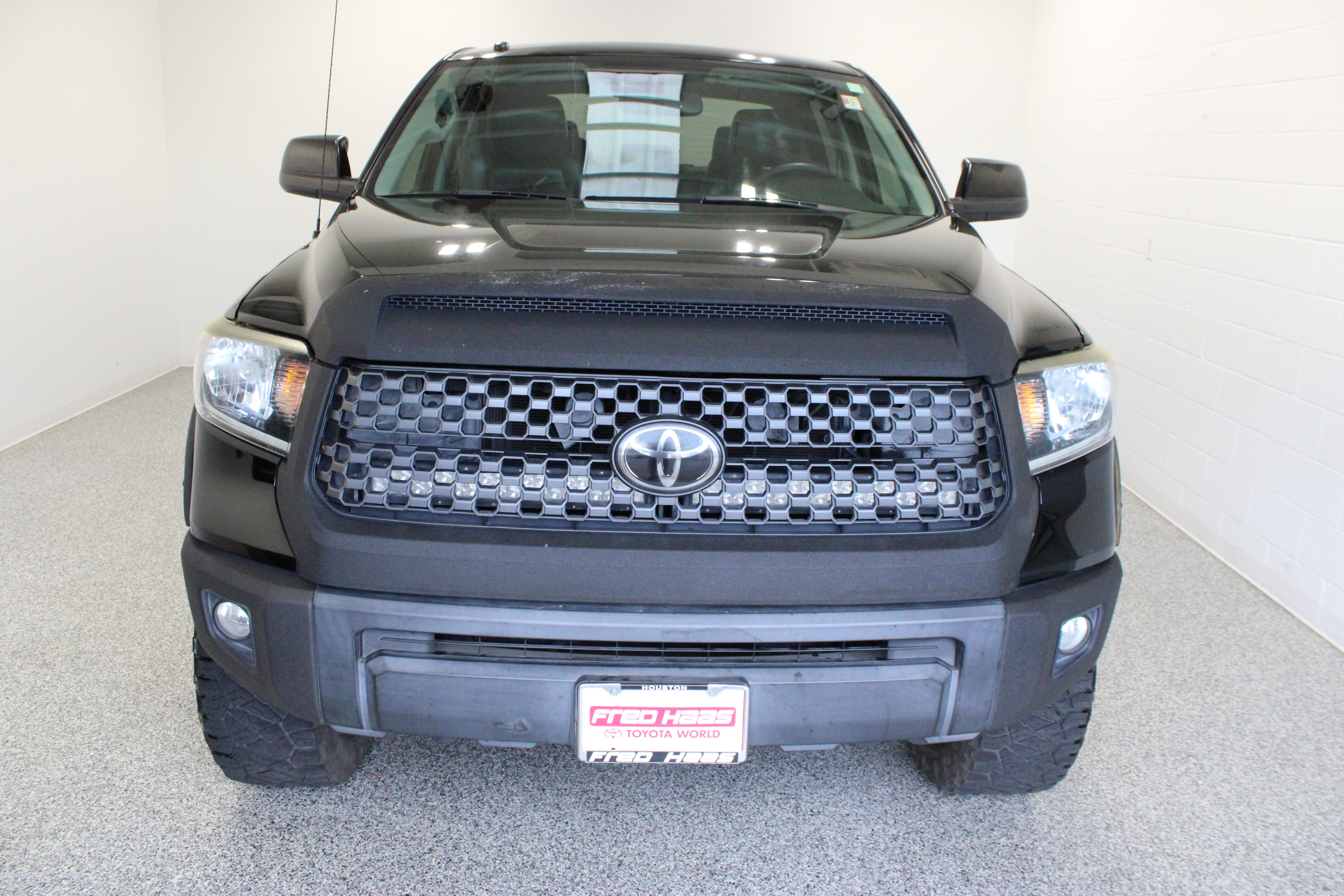Used 2019 Toyota Tundra SR5 w/ SR5 Upgrade Package AWD/4WD image 3