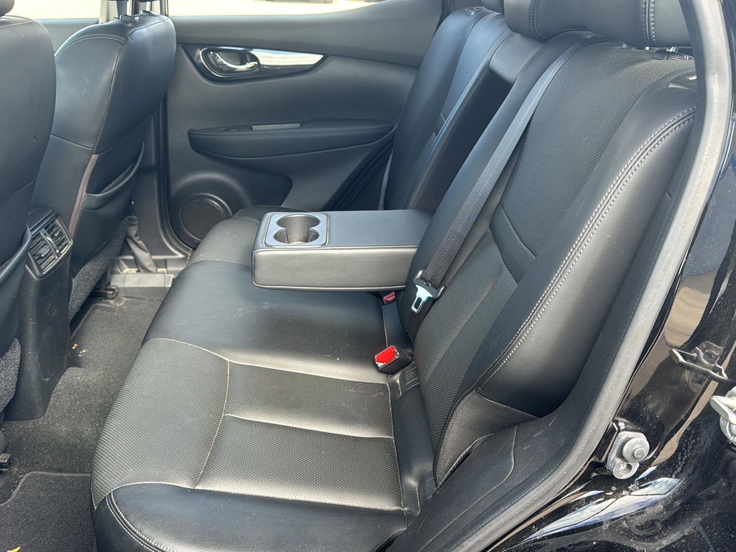 Used 2019 Nissan Rogue Sport SL w/ Premium Package image 12