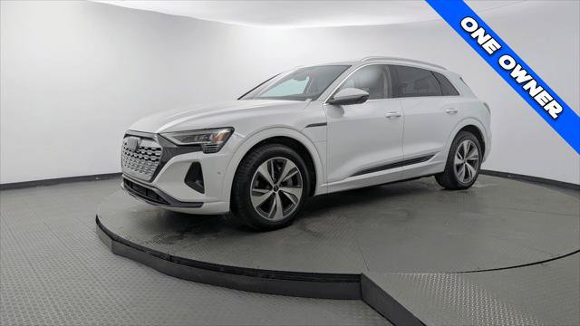 Used 2024 Audi Q8 e-tron Premium Plus w/ Premium Plus Package AWD/4WD image 2