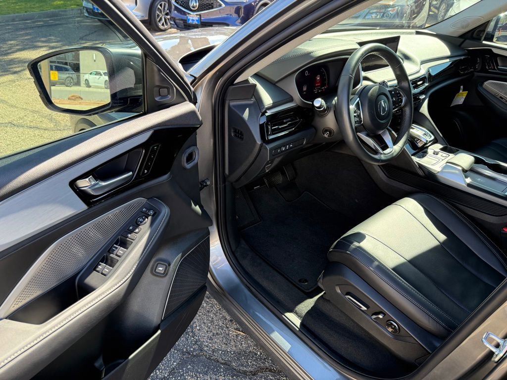 Used 2024 Acura MDX SH-AWD w/ Technology Package image 12