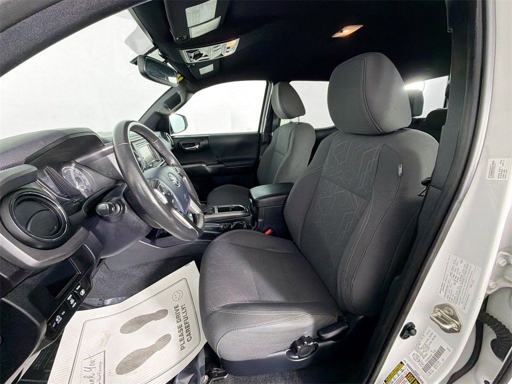 Used 2017 Toyota Tacoma TRD Off-Road image 19