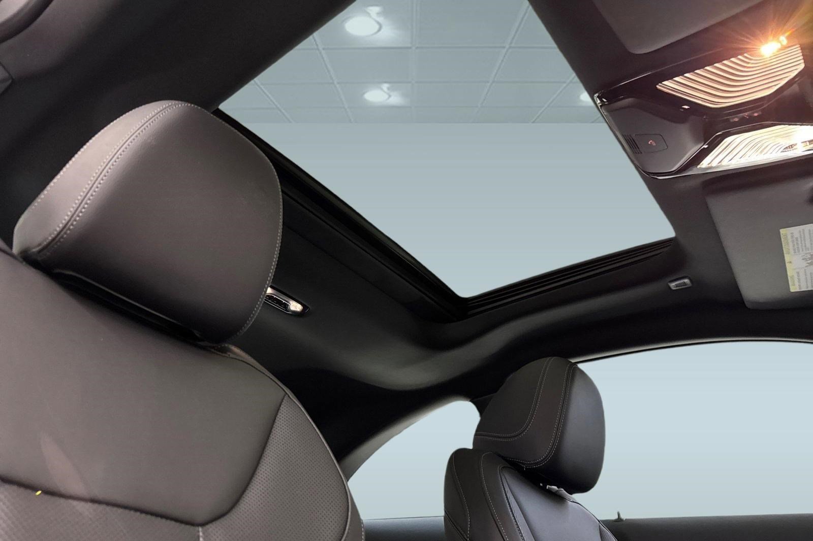 Used 2025 BMW 230i Coupe w/ Premium Package image 16