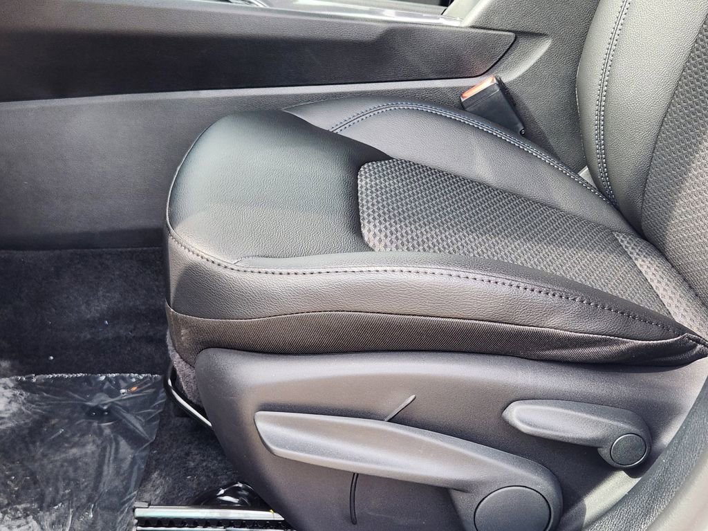 New 2026 Jeep Compass Latitude image 17