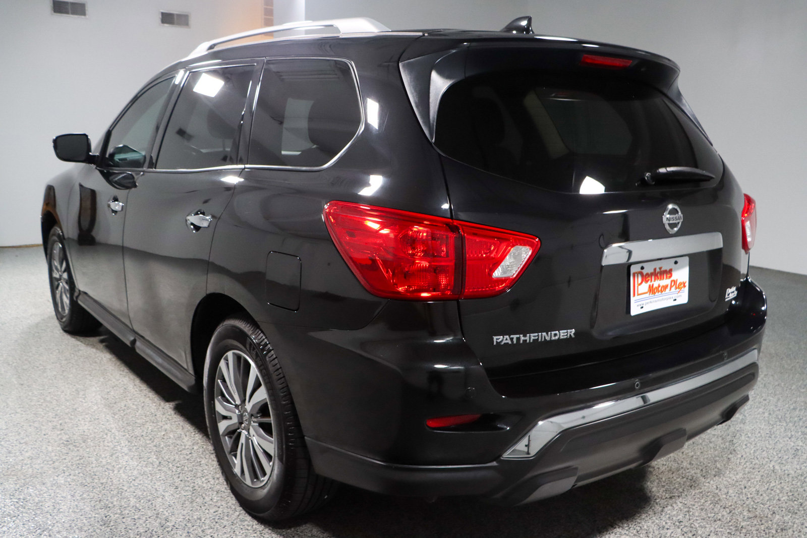 Used 2019 Nissan Pathfinder S image 9