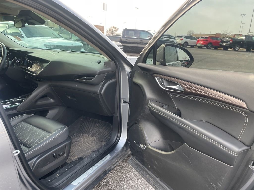Used 2022 Buick Envision Avenir w/ Safety Package image 35