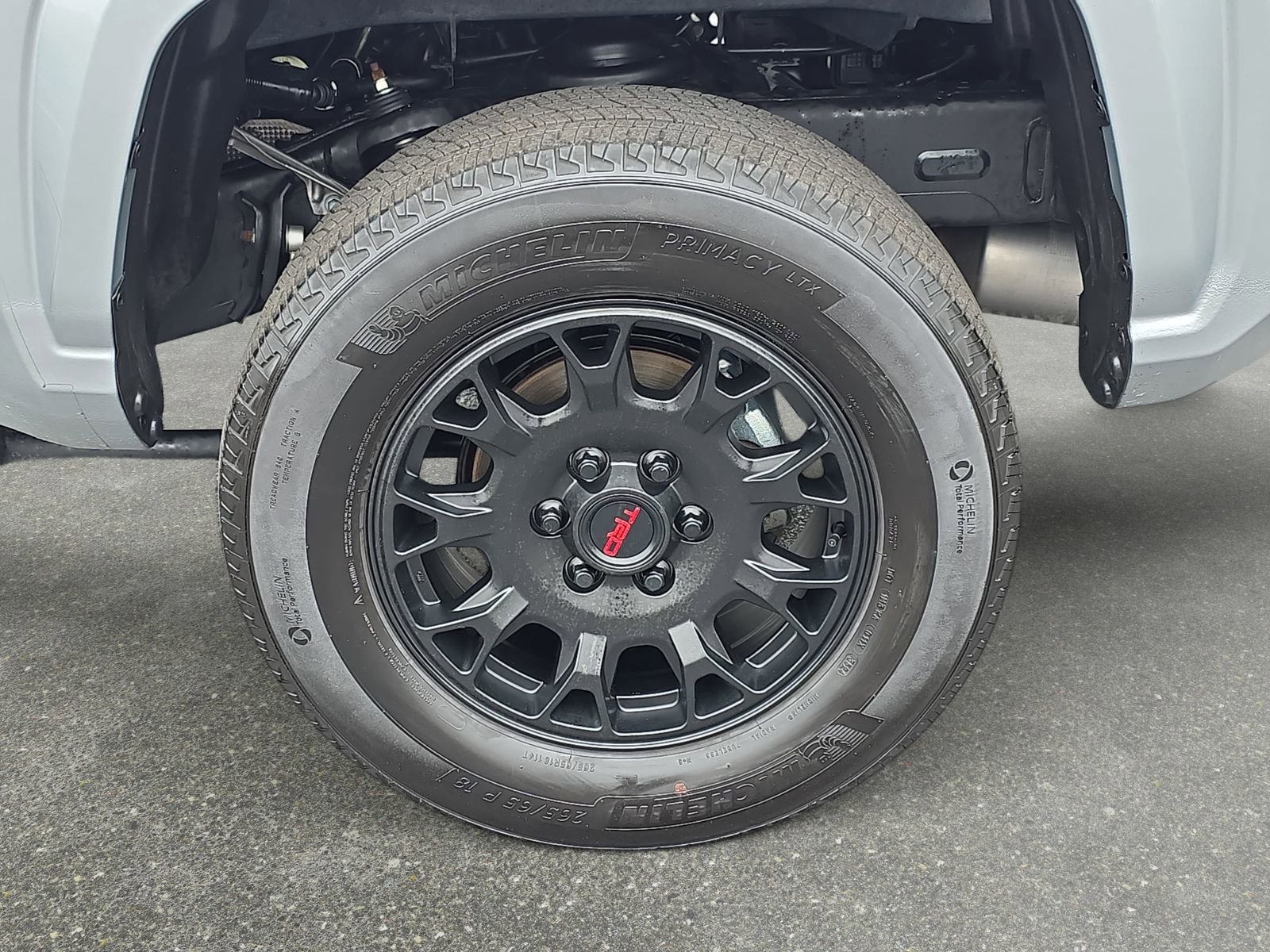 Used 2024 Toyota Tacoma SR5 AWD/4WD image 32