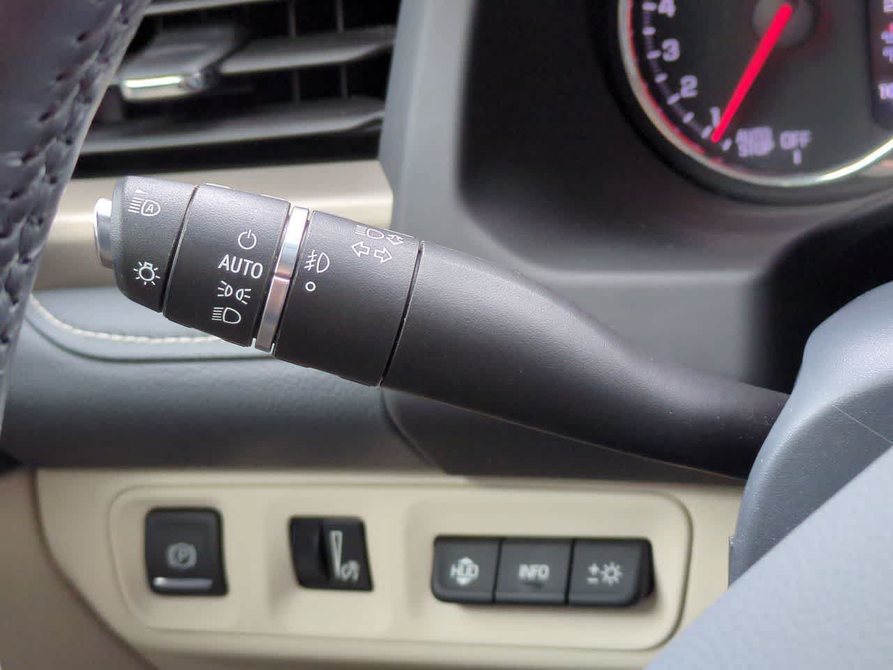Used 2022 GMC Acadia Denali w/ Denali Technology Package FWD image 26