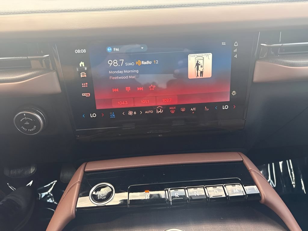 Used 2025 Lincoln Navigator Reserve AWD/4WD image 9