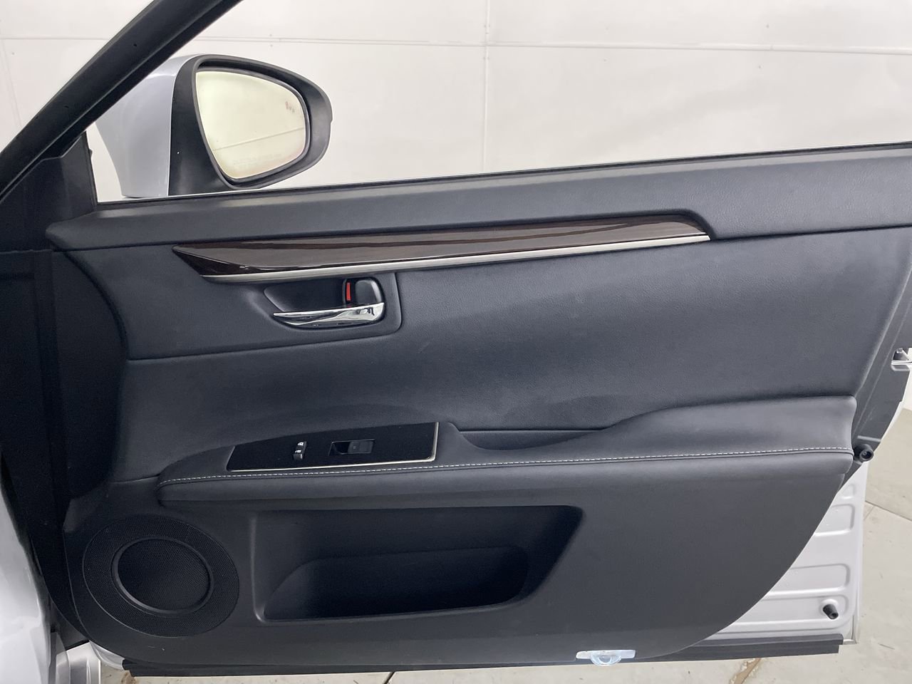 Used 2018 Lexus ES 350 w/ Luxury Package w/Wood Trim image 26