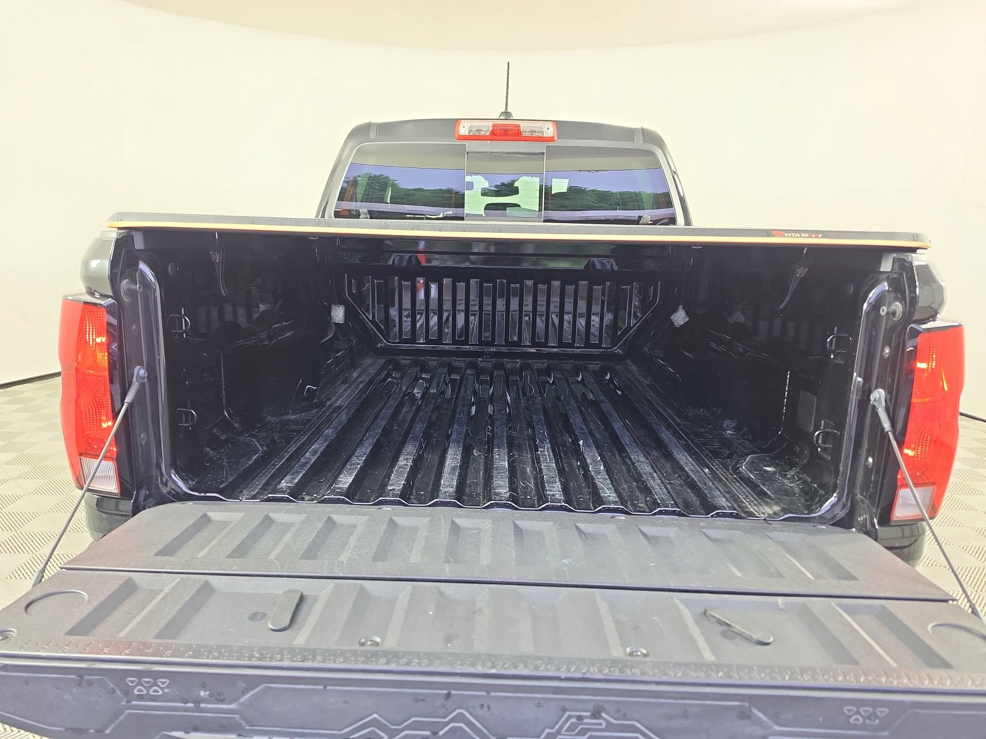 Used 2024 Chevrolet Colorado Trail Boss w/ Technology Package AWD/4WD image 11
