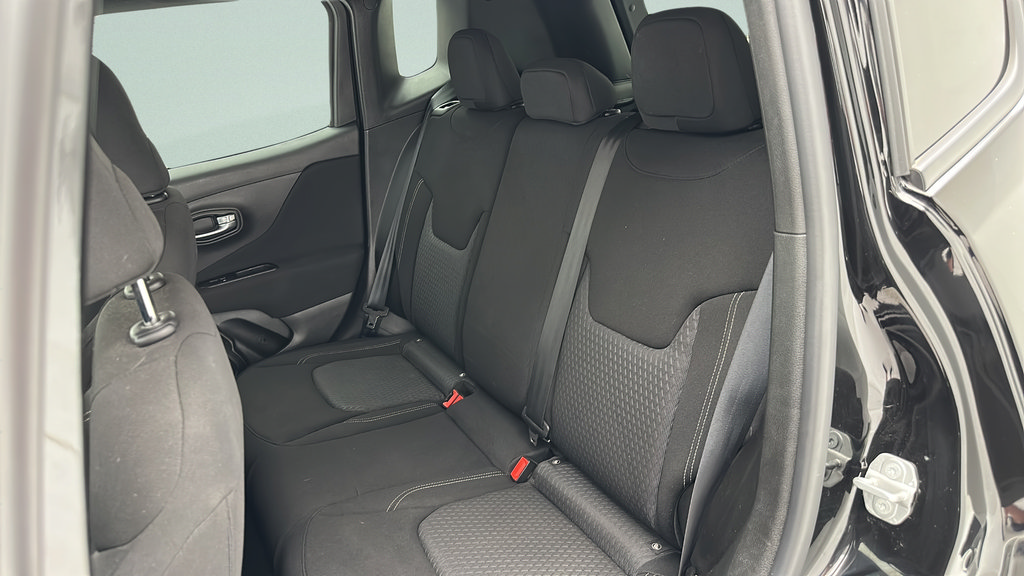Used 2021 Jeep Renegade Latitude AWD/4WD image 10