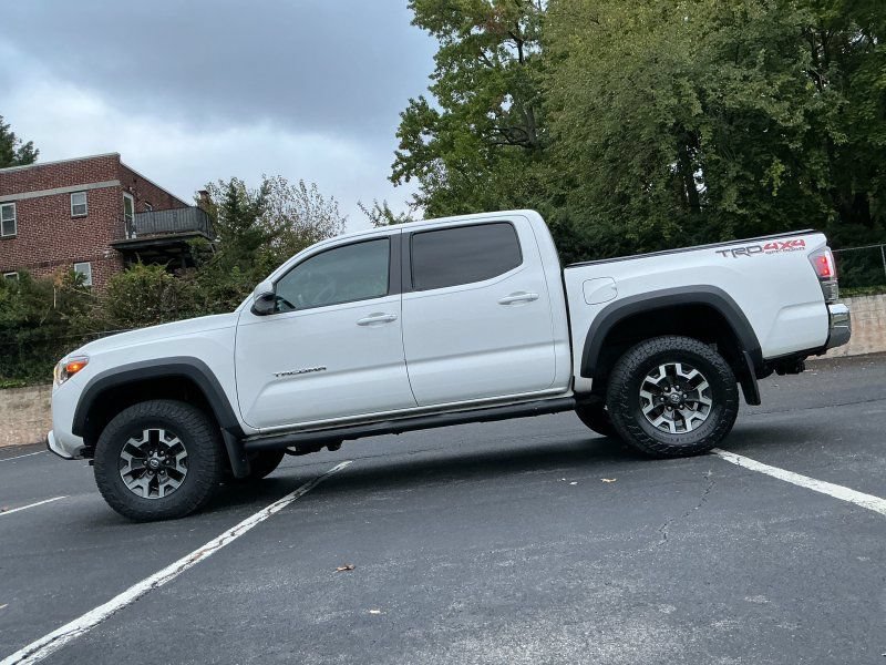 Used 2020 Toyota Tacoma TRD Off-Road AWD/4WD image 1