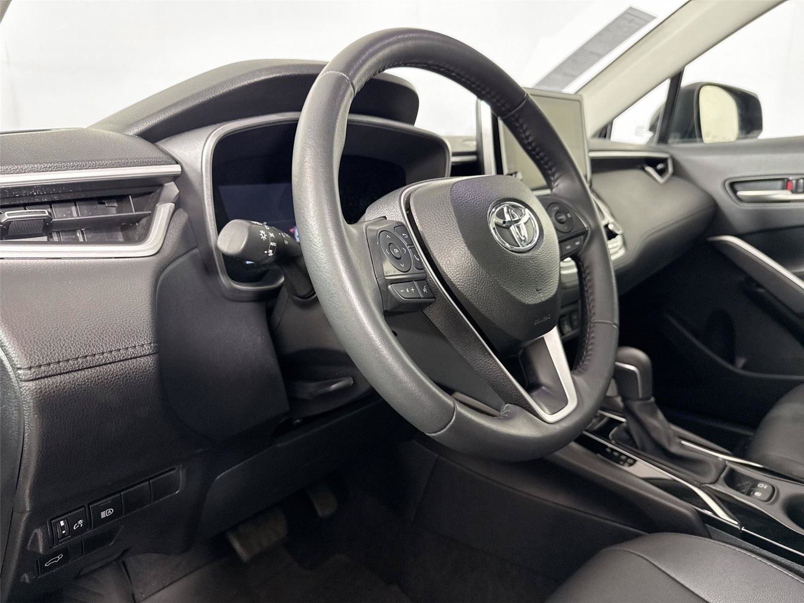 Certified 2025 Toyota Corolla Cross XLE w/ Convenience Package AWD/4WD image 4