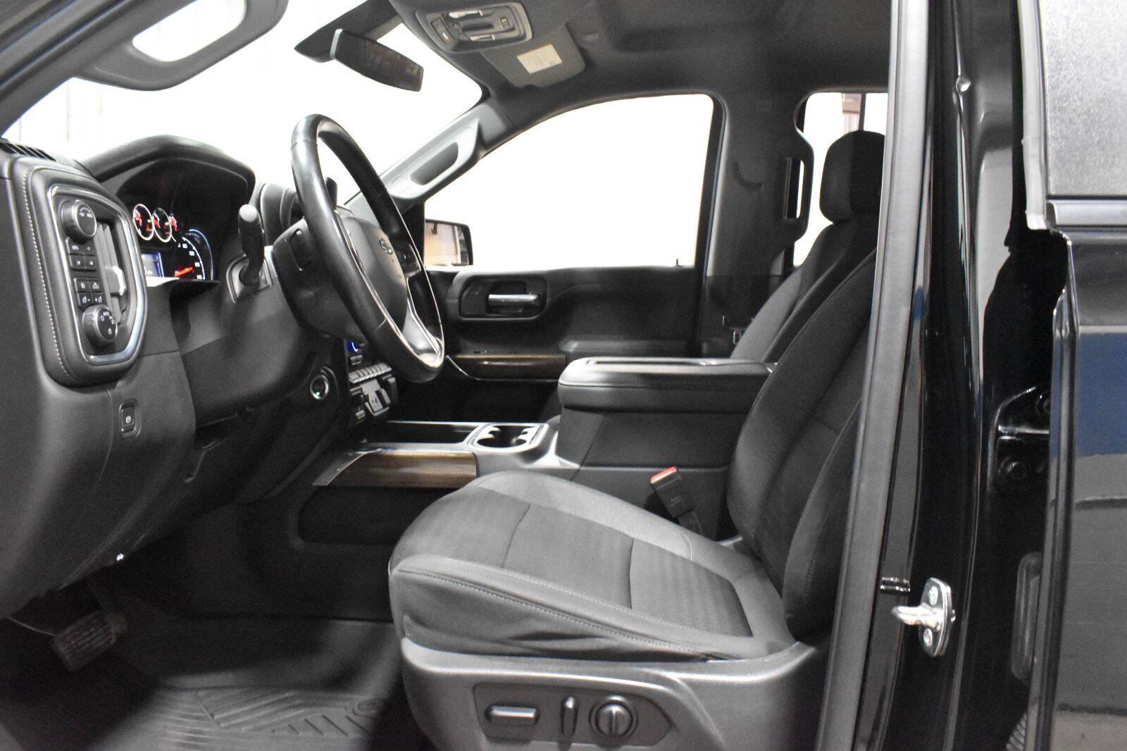Used 2021 Chevrolet Silverado 1500 LT Trail Boss w/ Convenience Package II AWD/4WD image 3