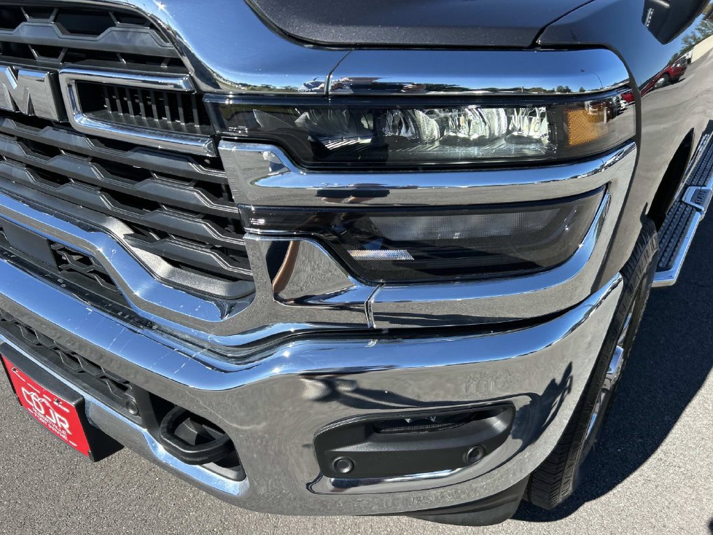 Used 2025 RAM 2500 Big Horn AWD/4WD image 32