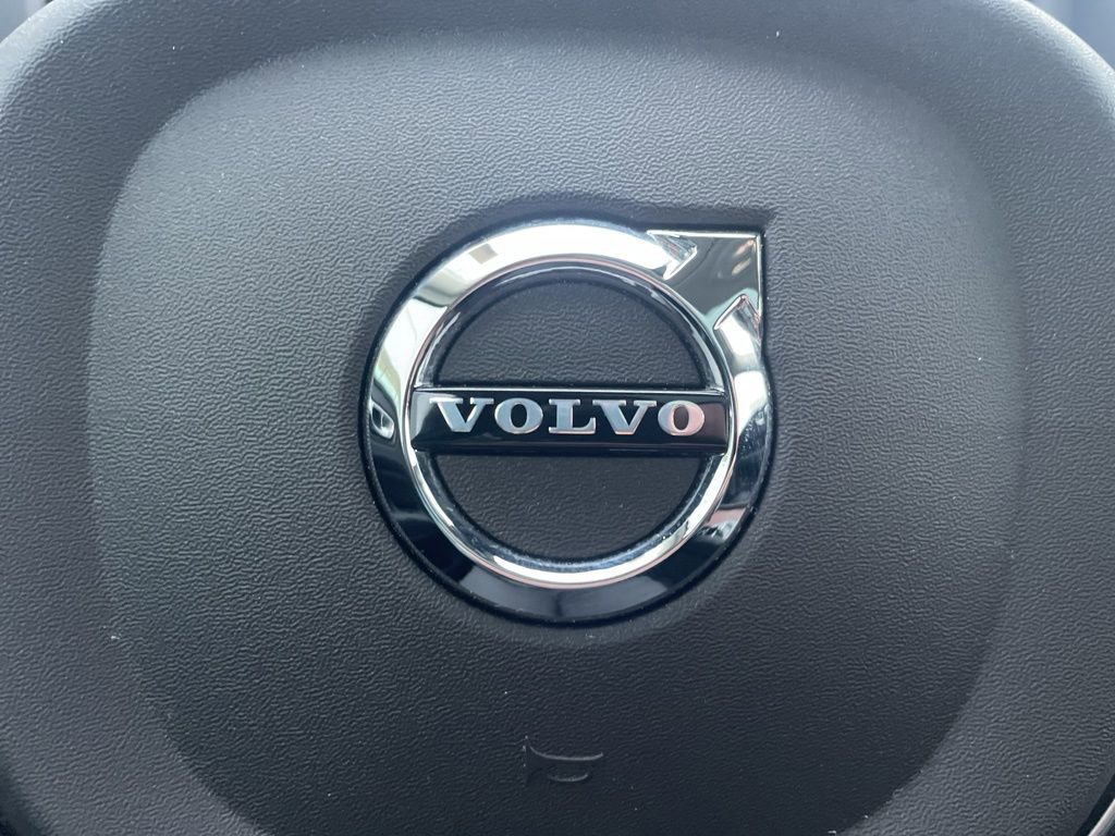 Certified 2023 Volvo XC60 B5 Ultimate image 40