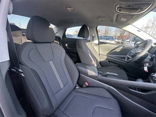 Used 2025 Hyundai Elantra SE image 33