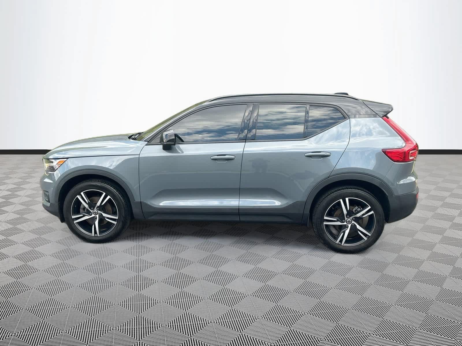 Used 2021 Volvo XC40 T5 R-Design w/ Climate Package AWD/4WD image 8