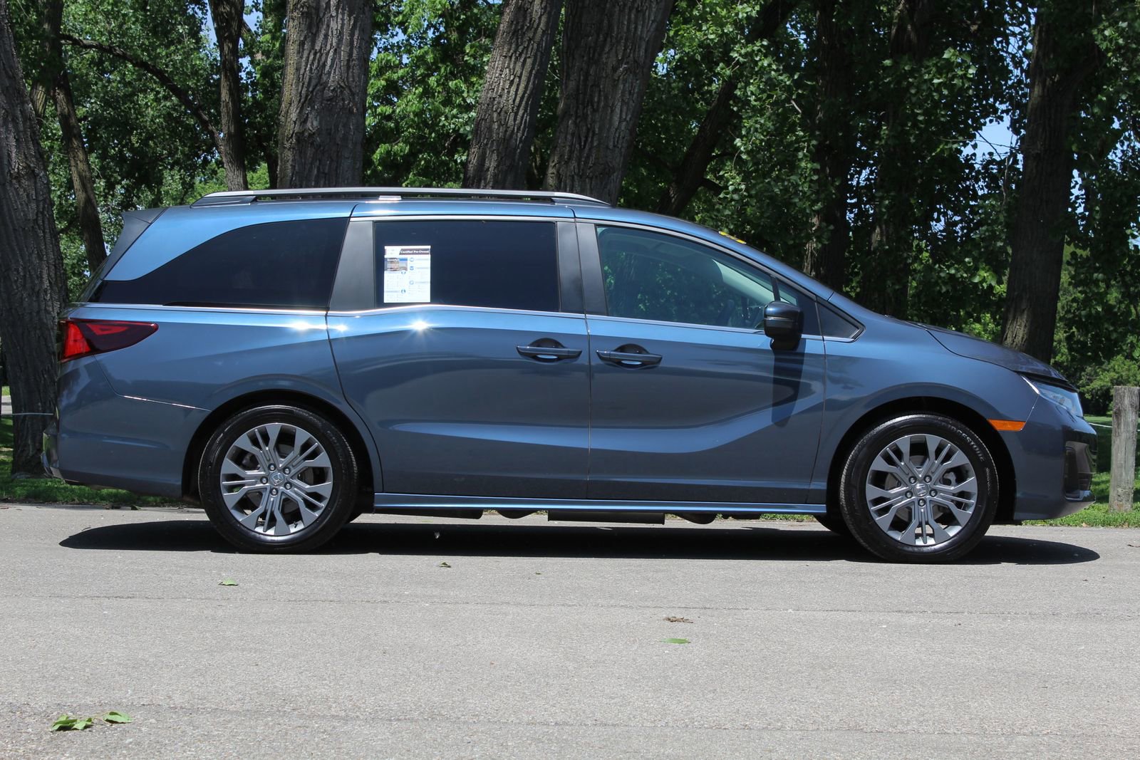 Used 2025 Honda Odyssey Touring image 9