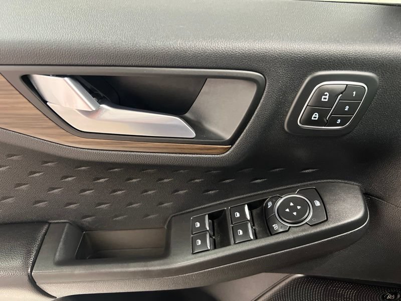 Used 2020 Ford Escape Titanium AWD/4WD image 21