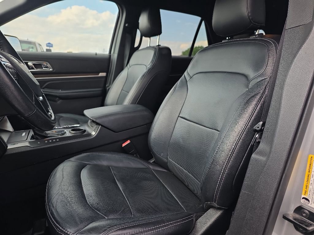 Used 2019 Ford Explorer Limited w/ Class III Trailer Tow Package FWD image 16