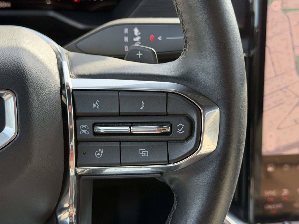 Used 2026 GMC Acadia Elevation w/ Elevation Premium Package FWD image 10
