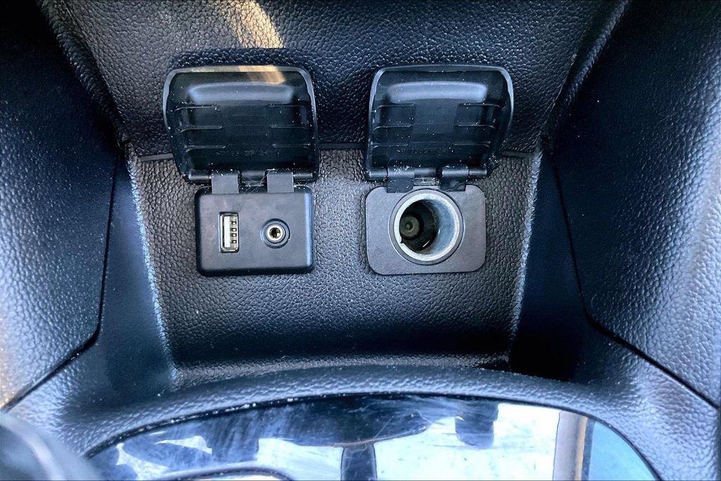 Used 2017 Chevrolet Cruze Premier FWD image 32