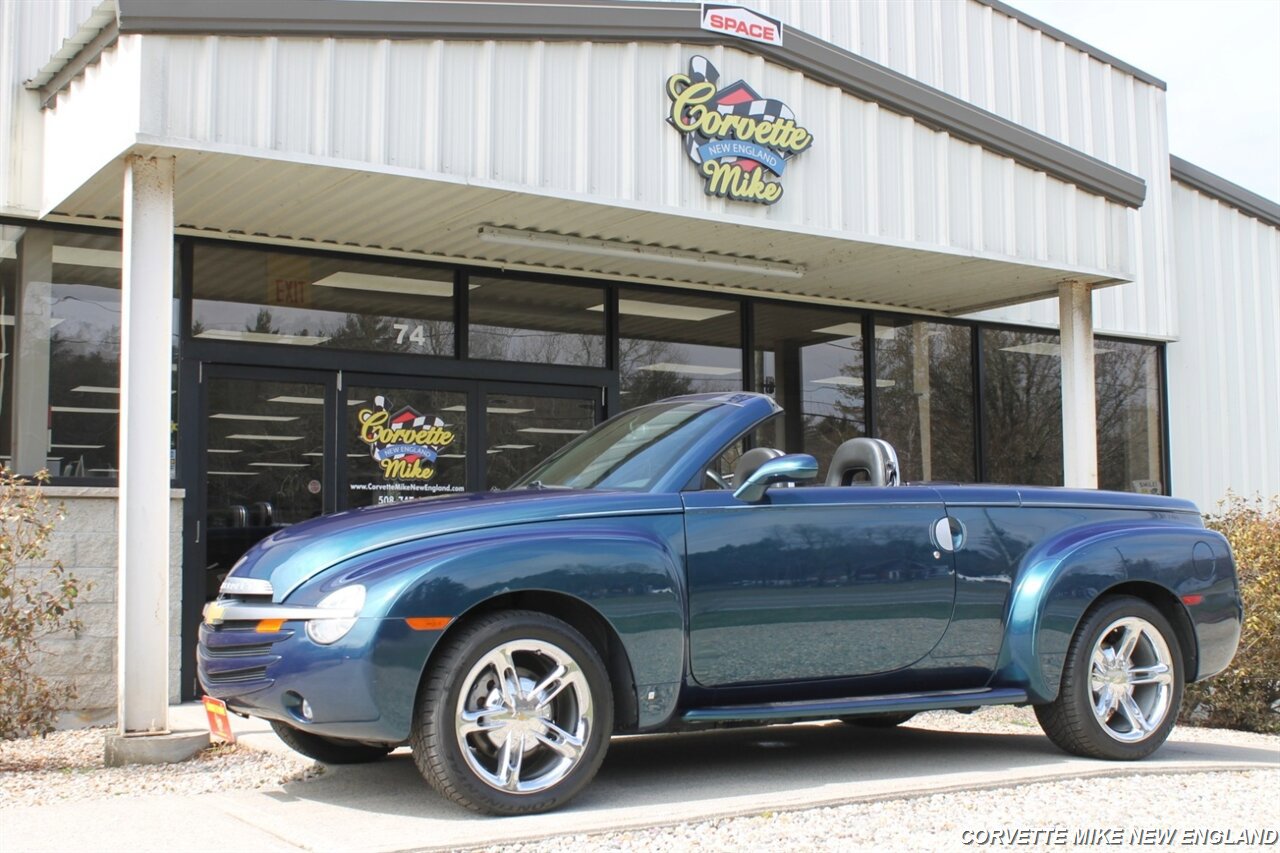 Used 2006 Chevrolet SSR w/ Preferred Equipment Group RWD image 2