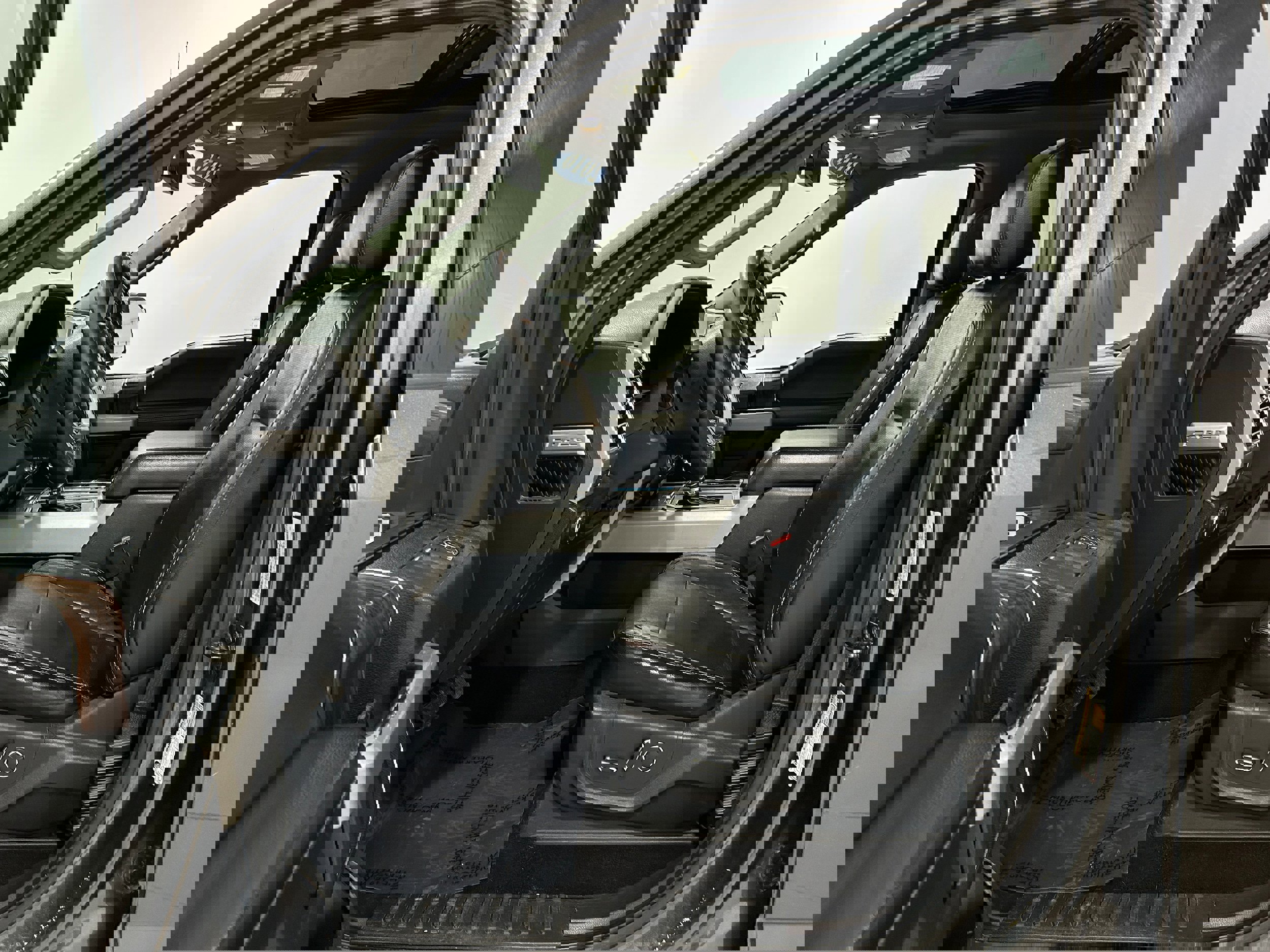 Used 2016 Ford F150 Lariat w/ Equipment Group 502A Luxury image 4