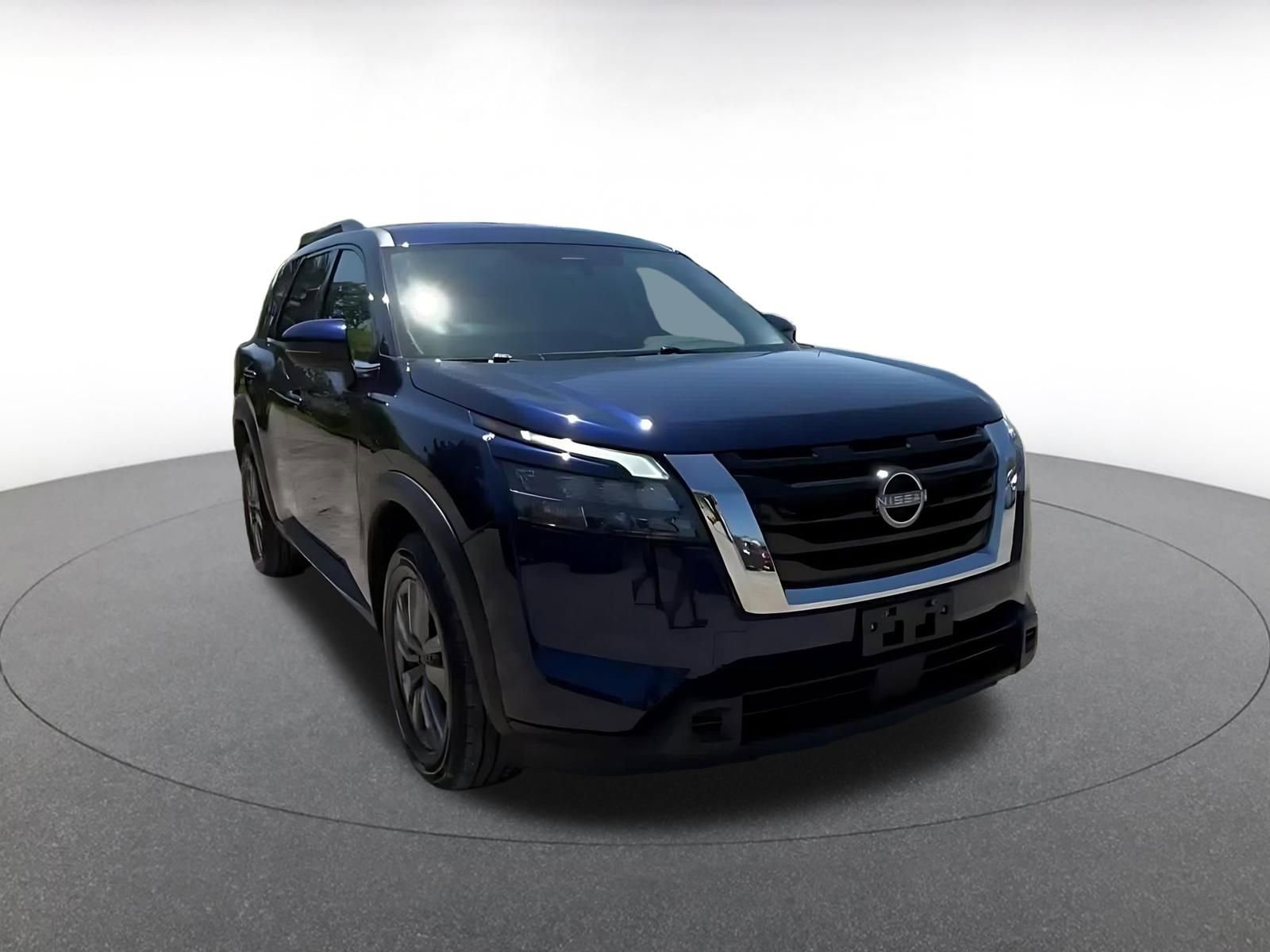 Used 2025 Nissan Pathfinder SV AWD/4WD image 3
