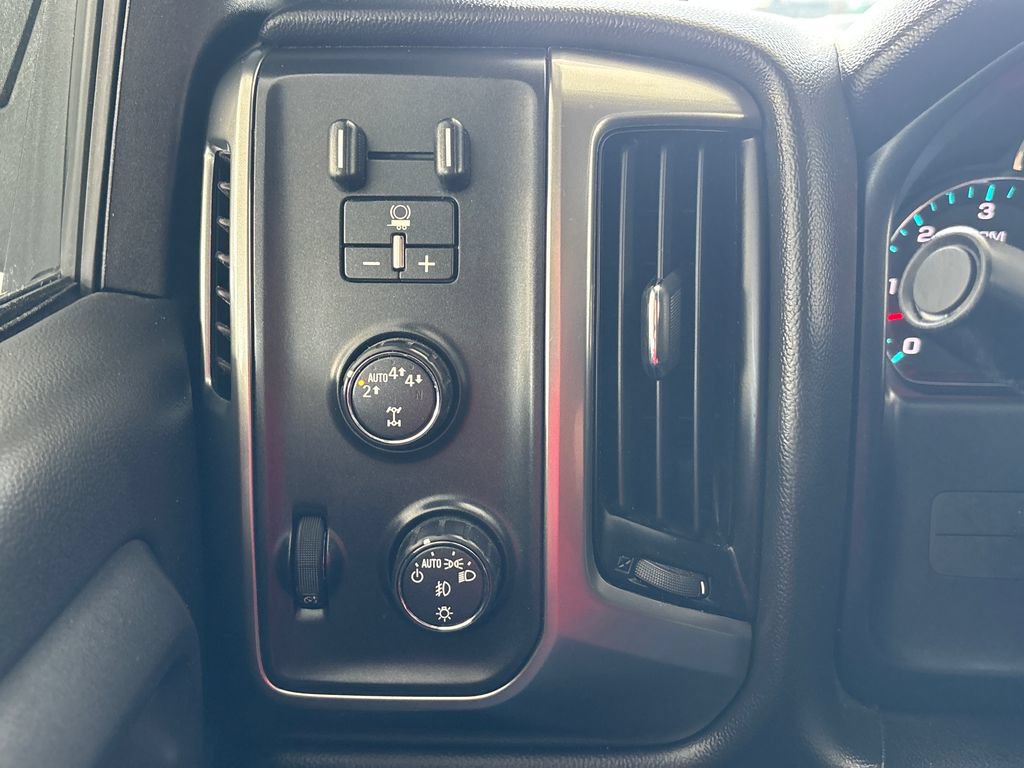 Used 2019 Chevrolet Silverado 1500 LT w/ All Star Edition AWD/4WD image 46