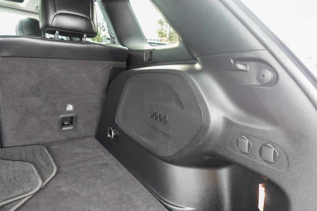 Used 2021 Jeep Cherokee Latitude Plus w/ Sun & Sound Group image 30