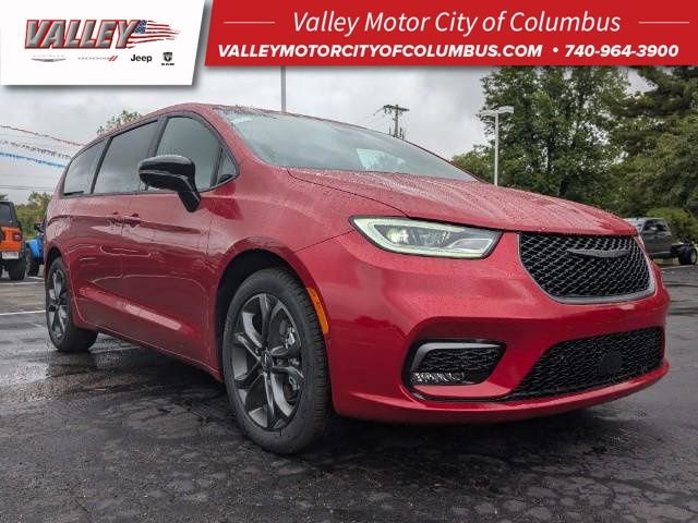 New 2026 Chrysler Pacifica Select