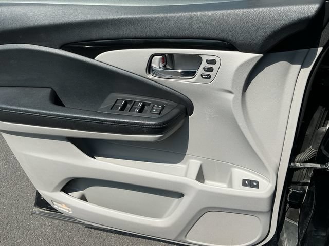 Used 2017 Honda Pilot Touring image 27