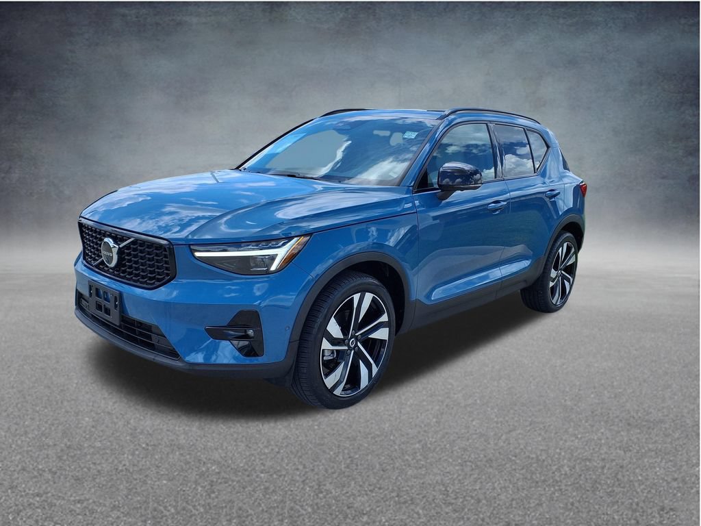 Certified 2023 Volvo XC40 B5 Ultimate w/ Protection Package Premier AWD/4WD image 4