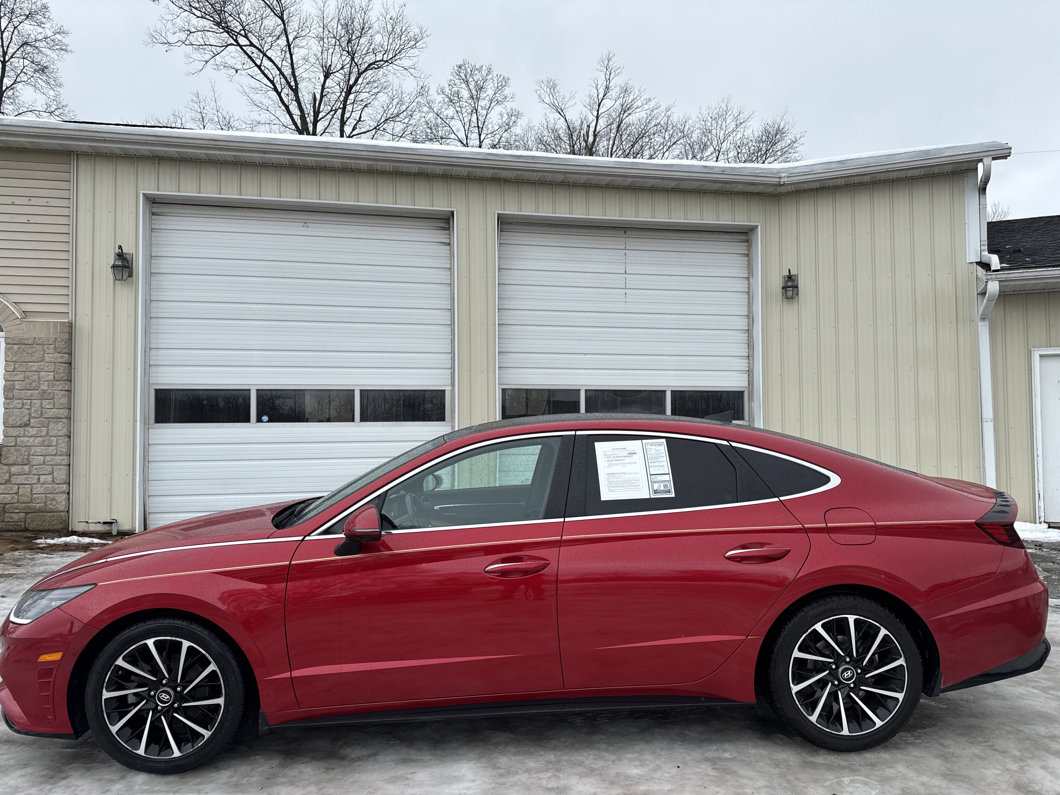 Used 2021 Hyundai Sonata Limited w/ Preferred Accessory Package image 9