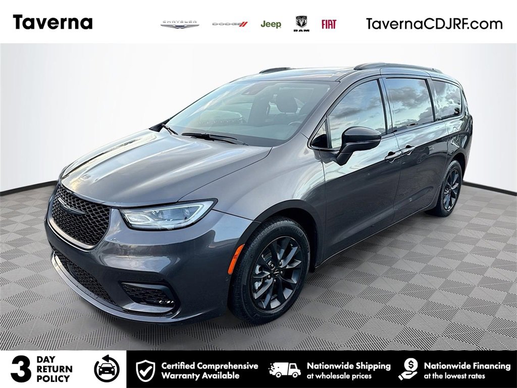 Used 2021 Chrysler Pacifica Touring-L w/ Uconnect Theater Family Group